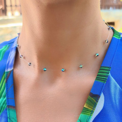ДАМСКО НЕЖНО КОЛИЕ НА ПРОЗРАЧНА КОРДА СЪС СИНИ КРИСТАЛИ СВАРОВСКИ/SWAROVSKI